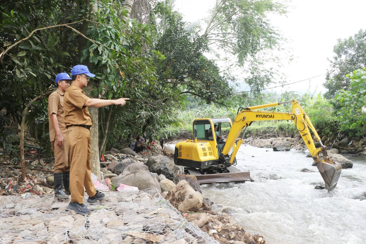 bencana-longsor-gerak-cepat-dpupr-kabupaten-serang-bangun-bronjong-di-padarincang