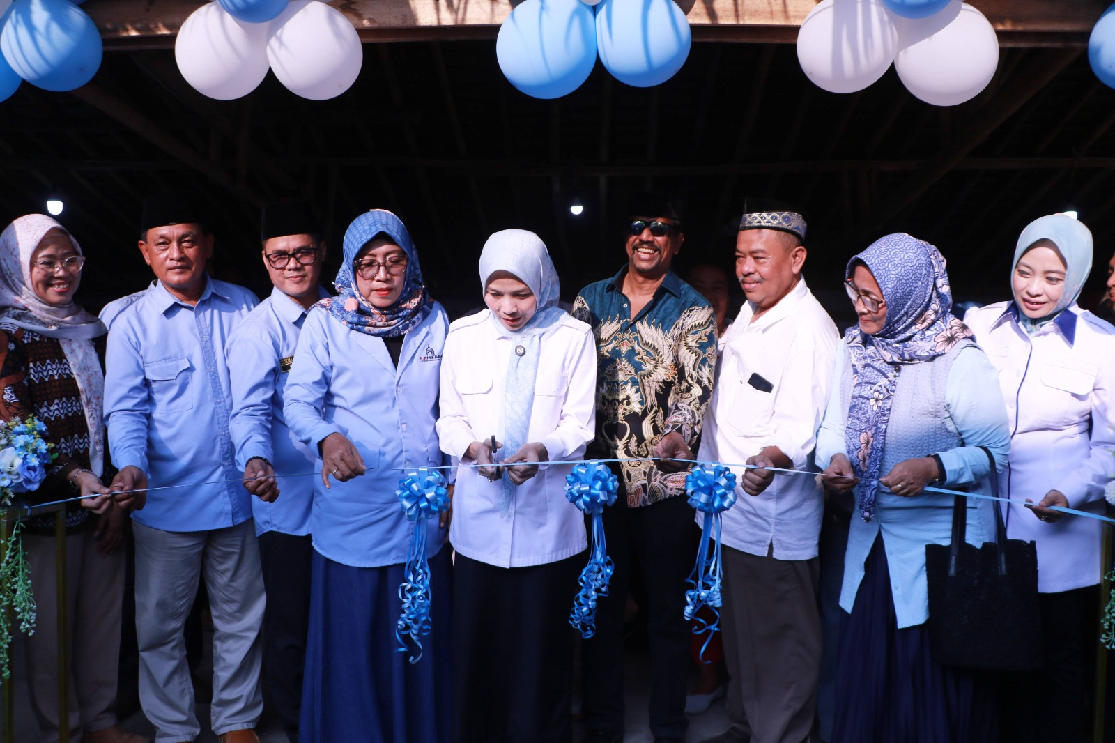 bupati-ratu-zakiyah-grand-opening-pusat-oleh-oleh-km-142-cinangka