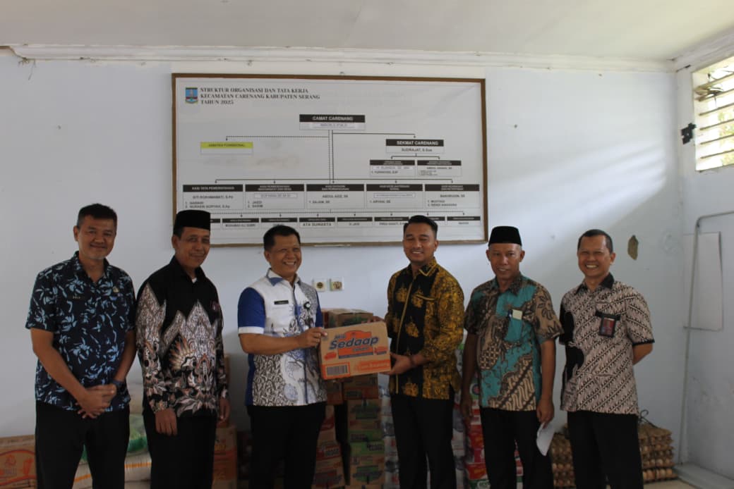 DPMPTSP Kabupaten Serang Salurkan Bantuan Sembako untuk Korban Terdampak Banjir di Carenang