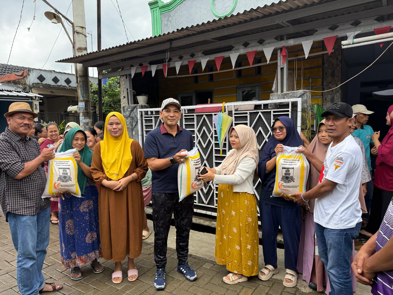 Kolaborasi Bupati dan DPRD Bantu Korban Banjir di Serang