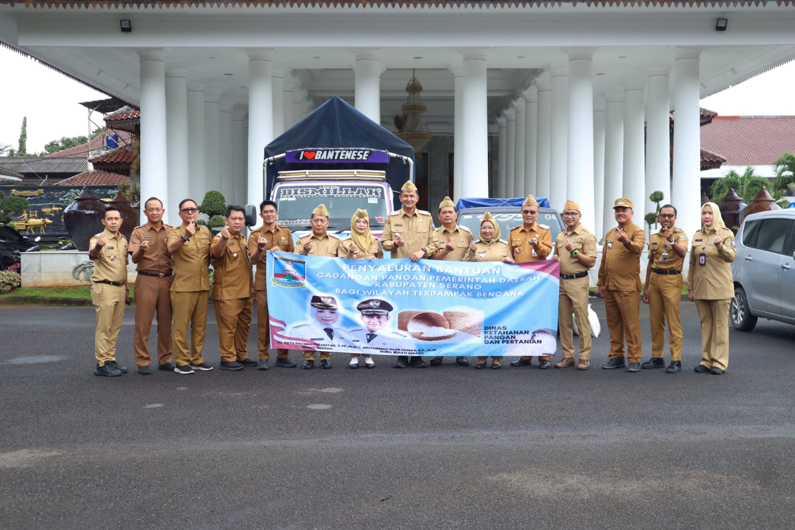 pemkab-serang-salurkan-62-ton-beras-untuk-6262-kk-terdampak-bencana